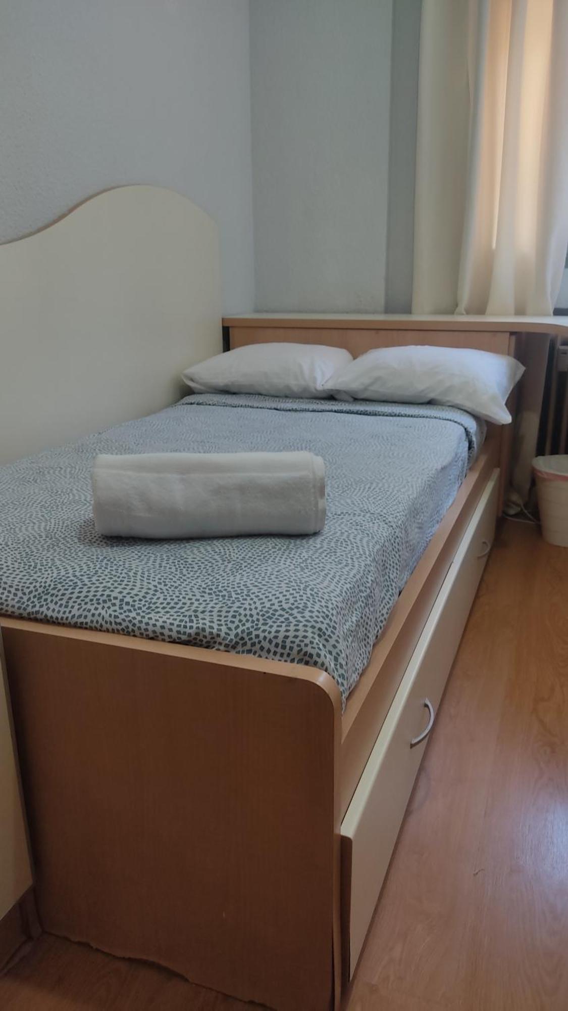 Hotel Habitacion Individual Con Bano Y Cocina Compartida Madryt Zewnętrze zdjęcie